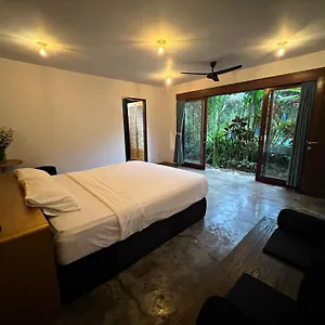 https://joyously-raw-villas.ubudhotelsnow.com